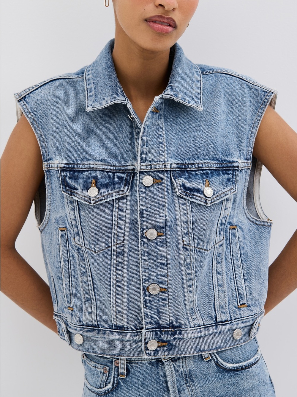 NWT Zara Women’s Sleeveless Light Wash Denim Vest Size XS